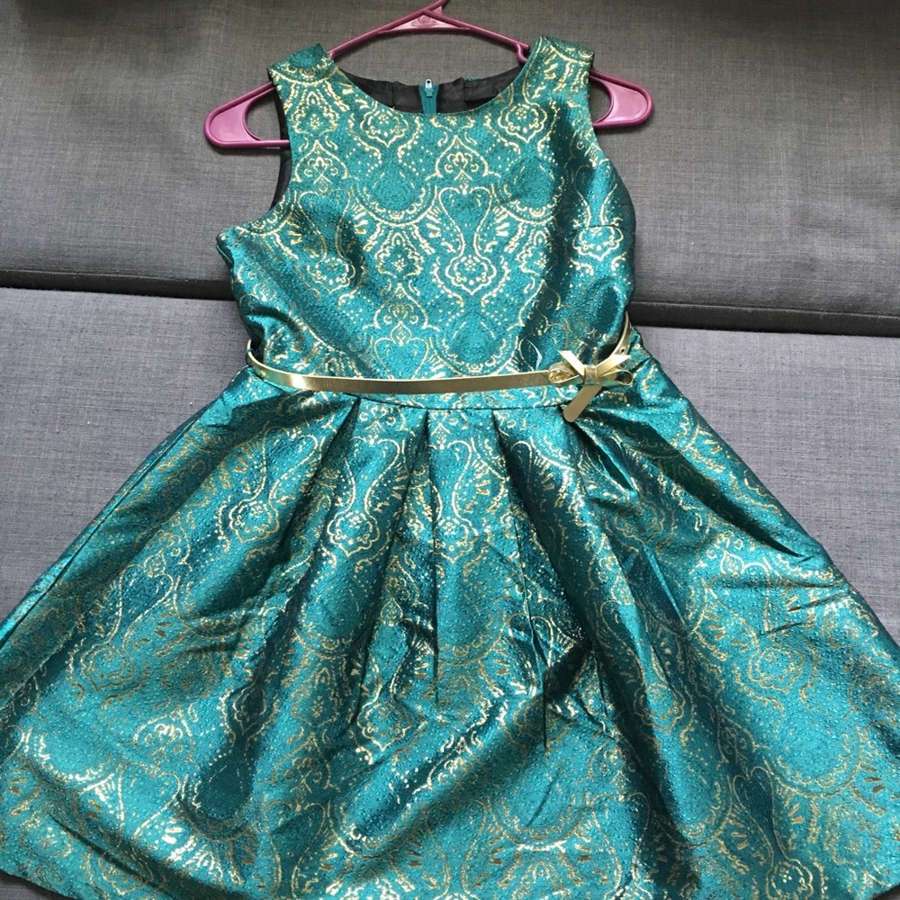 Children’s place Size 14 girls. Gold belt accent.
